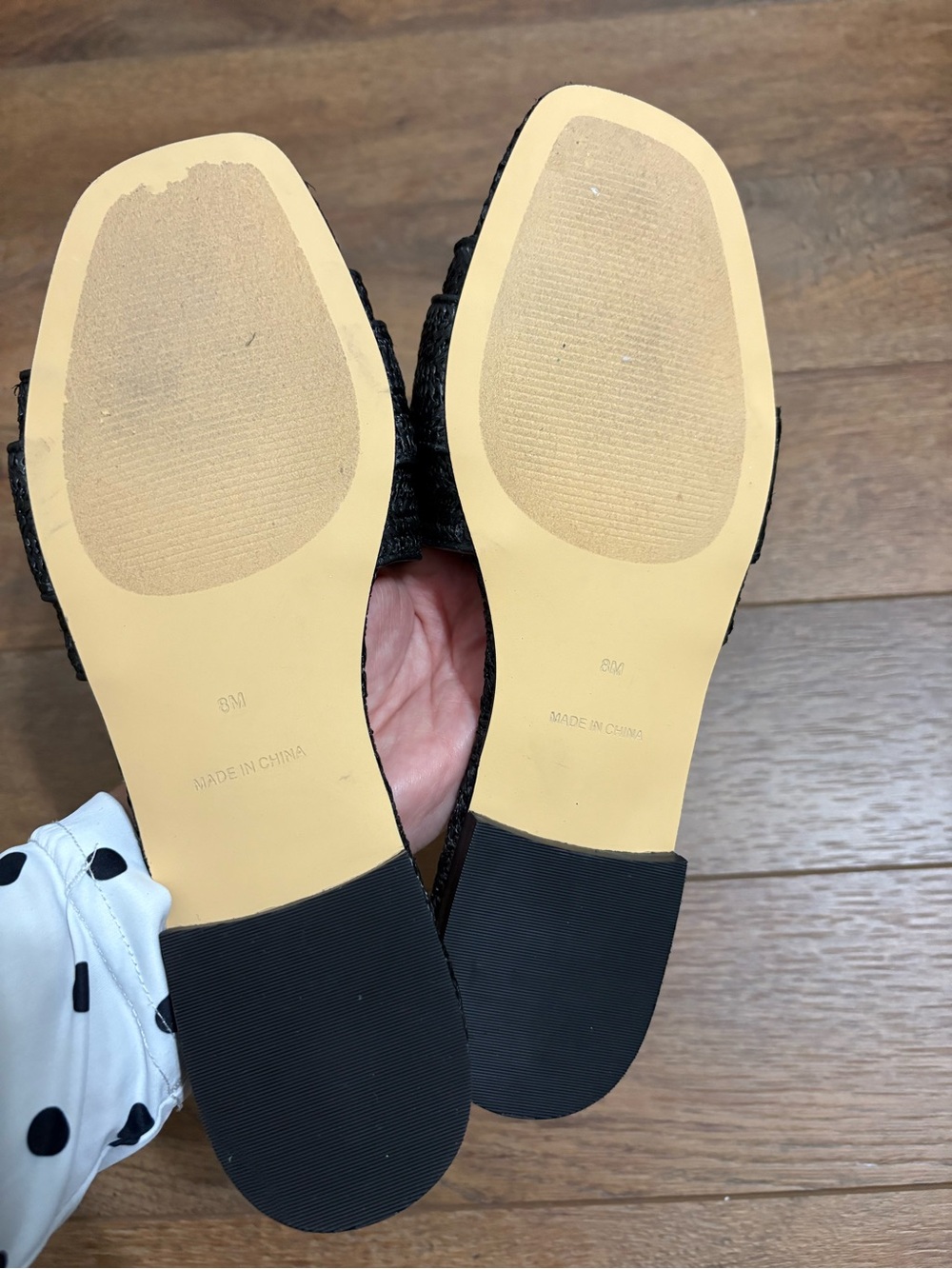 Lilly Pulitzer Black Slide Sandals with Gold Emblem Size 8 Women’s - Picture 7 of 11